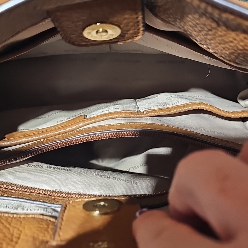 Michael Kors Kip Large Leather Bucket Bag - Picture 5 of 5